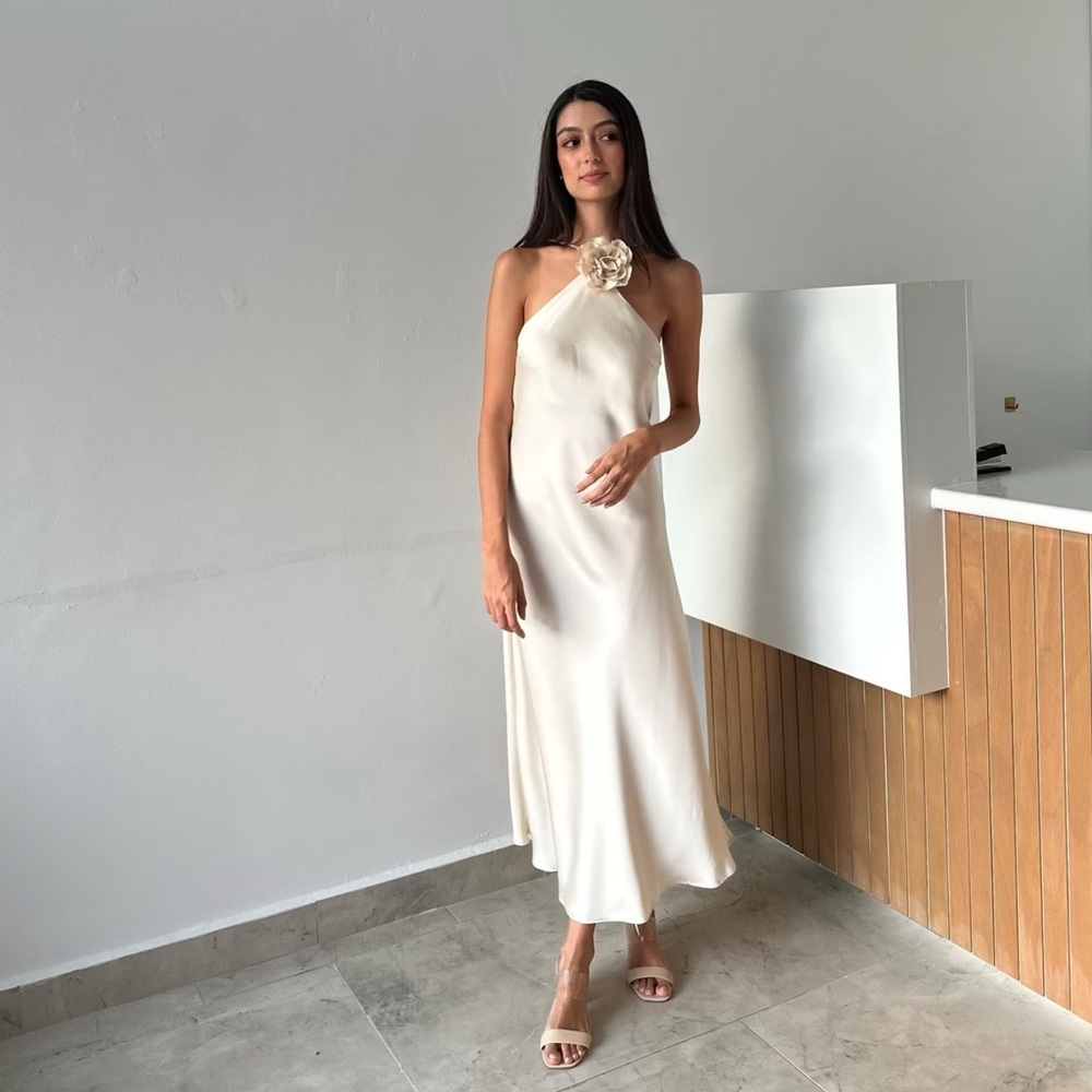Elegant Cream Halter Dress with floral applique - Picture 3 of 10